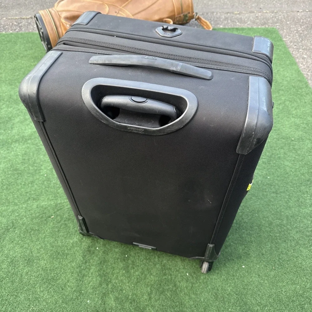TUMI Alpha 2 Expandable 4 Wheel Carry On Black Ballistic Nylon Spinner Travel
